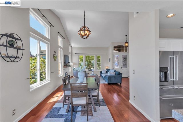 2433 Fox Ridge Dr, Castro Valley, CA 94546