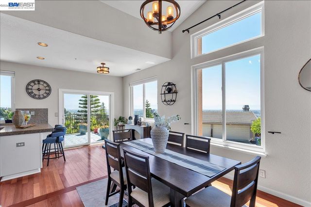 2433 Fox Ridge Dr, Castro Valley, CA 94546