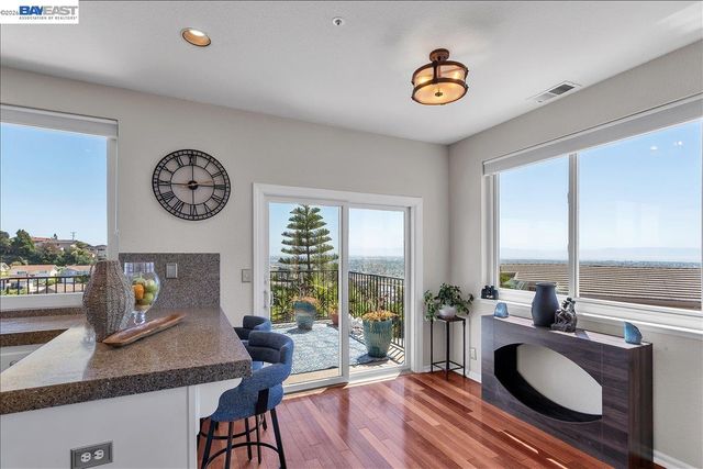 2433 Fox Ridge Dr, Castro Valley, CA 94546