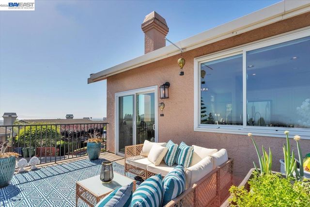 2433 Fox Ridge Dr, Castro Valley, CA 94546