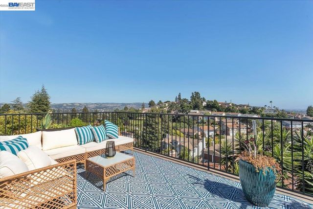 2433 Fox Ridge Dr, Castro Valley, CA 94546