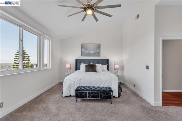 2433 Fox Ridge Dr, Castro Valley, CA 94546