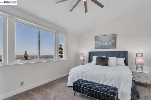 2433 Fox Ridge Dr, Castro Valley, CA 94546