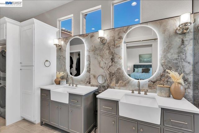 2433 Fox Ridge Dr, Castro Valley, CA 94546