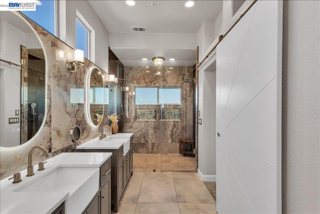 2433 Fox Ridge Dr, Castro Valley, CA 94546