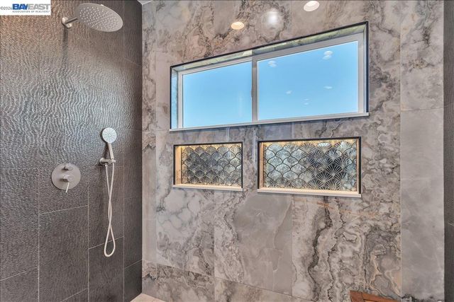 2433 Fox Ridge Dr, Castro Valley, CA 94546