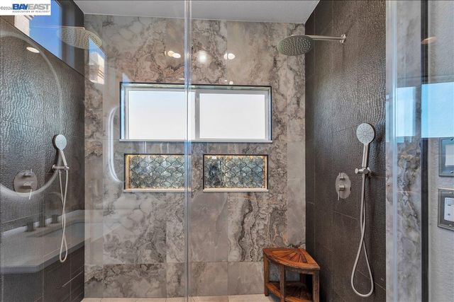 2433 Fox Ridge Dr, Castro Valley, CA 94546