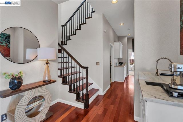 2433 Fox Ridge Dr, Castro Valley, CA 94546