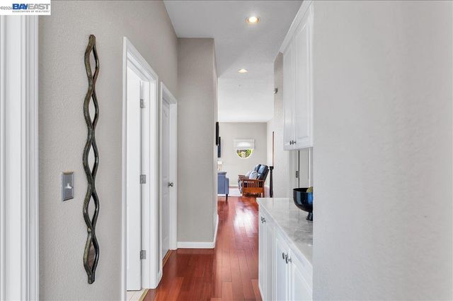 2433 Fox Ridge Dr, Castro Valley, CA 94546