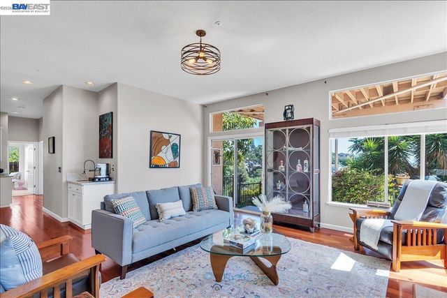 2433 Fox Ridge Dr, Castro Valley, CA 94546