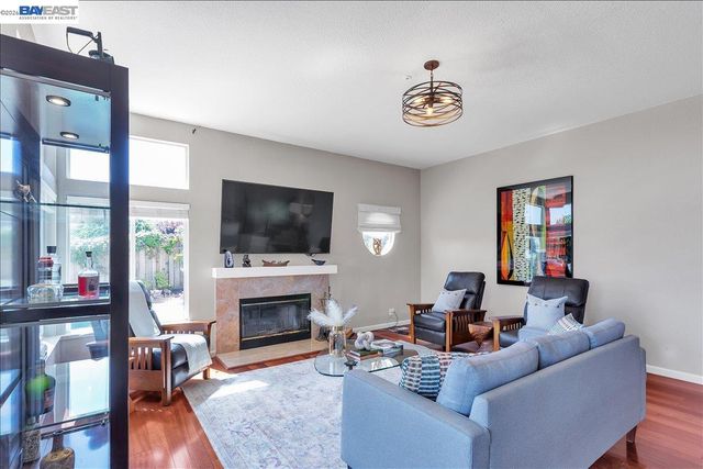 2433 Fox Ridge Dr, Castro Valley, CA 94546