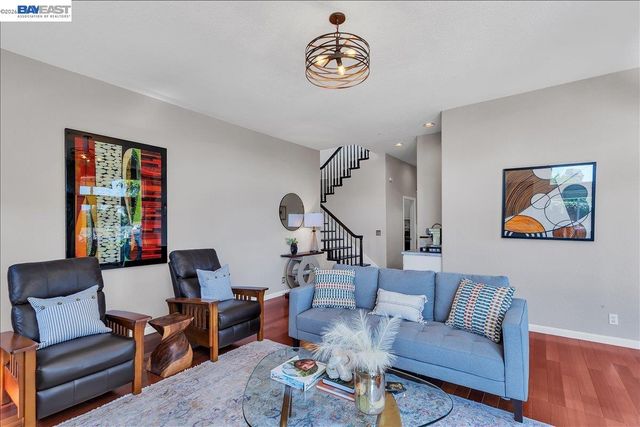 2433 Fox Ridge Dr, Castro Valley, CA 94546