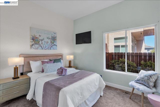 2433 Fox Ridge Dr, Castro Valley, CA 94546