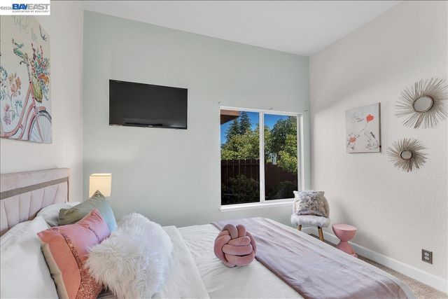 2433 Fox Ridge Dr, Castro Valley, CA 94546