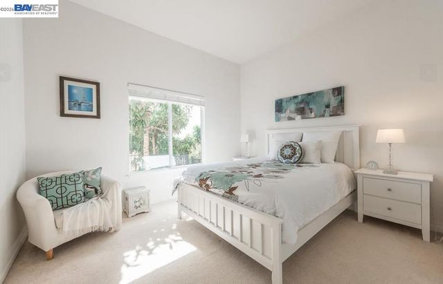 2433 Fox Ridge Dr, Castro Valley, CA 94546