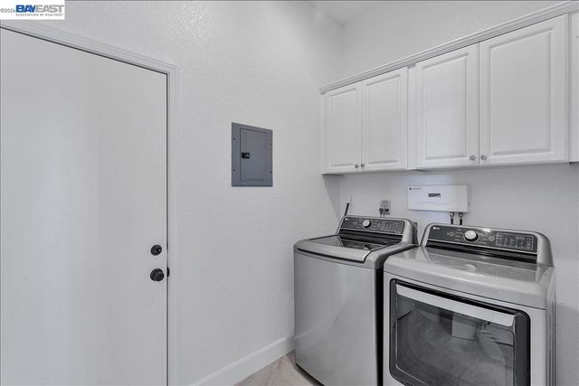 2433 Fox Ridge Dr, Castro Valley, CA 94546