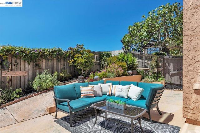 2433 Fox Ridge Dr, Castro Valley, CA 94546