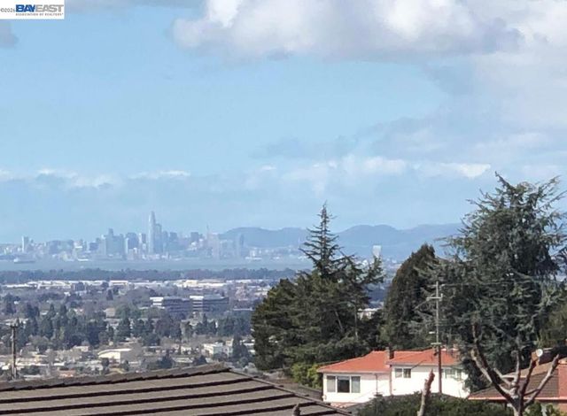2433 Fox Ridge Dr, Castro Valley, CA 94546