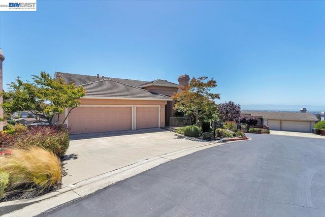 2433 Fox Ridge Dr, Castro Valley, CA 94546