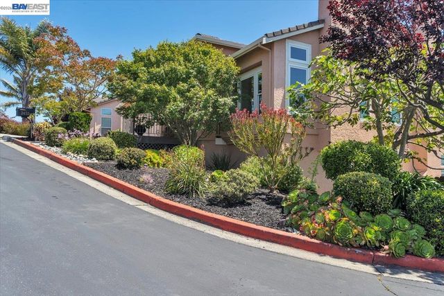2433 Fox Ridge Dr, Castro Valley, CA 94546