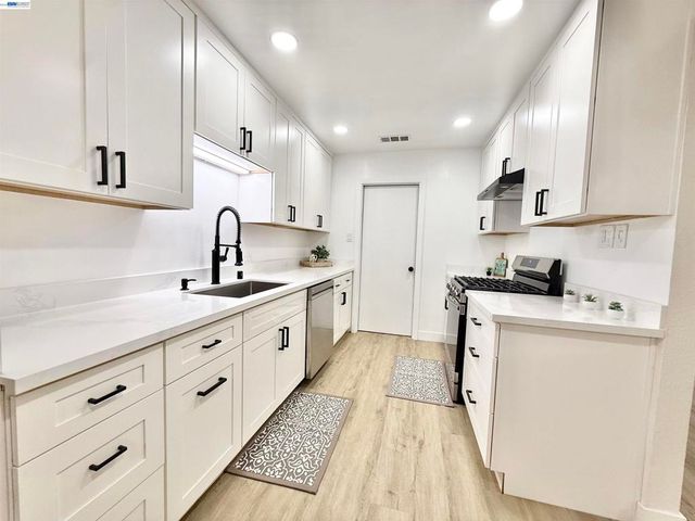3879 James Ave, Fremont, CA 94538