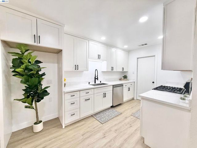 3879 James Ave, Fremont, CA 94538