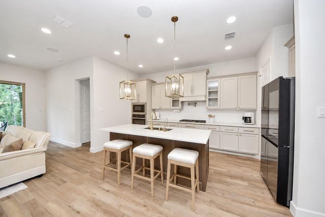 111 Harlequin Duck Court, Magnolia, TX 77354