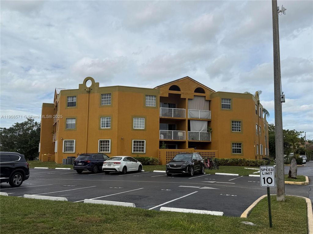 9735 Fontainebleau Blvd G205, Miami, FL 33172