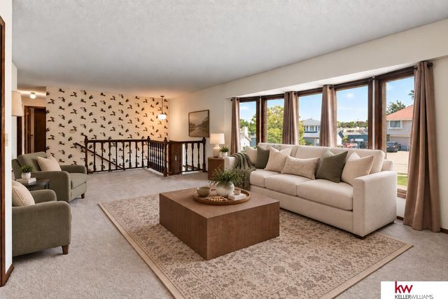 6826 S 73rd Avenue, Ralston, NE 68127