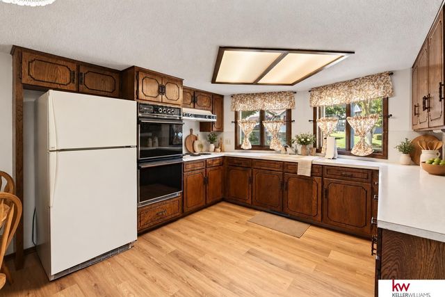 6826 S 73rd Avenue, Ralston, NE 68127