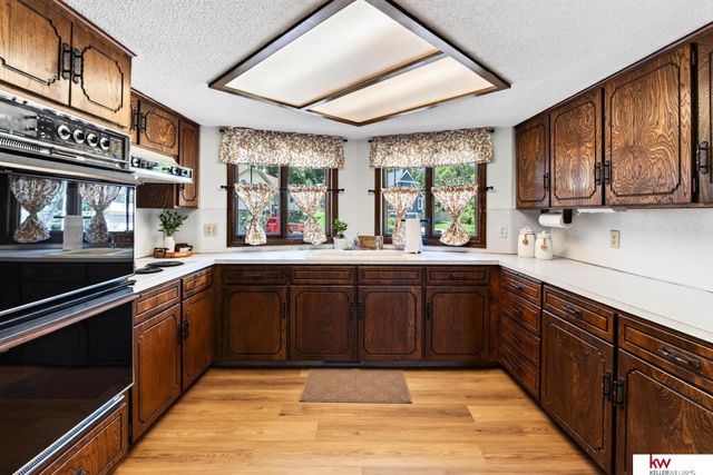6826 S 73rd Avenue, Ralston, NE 68127