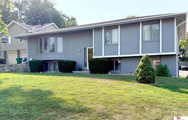 6826 S 73rd Avenue, Ralston, NE 68127