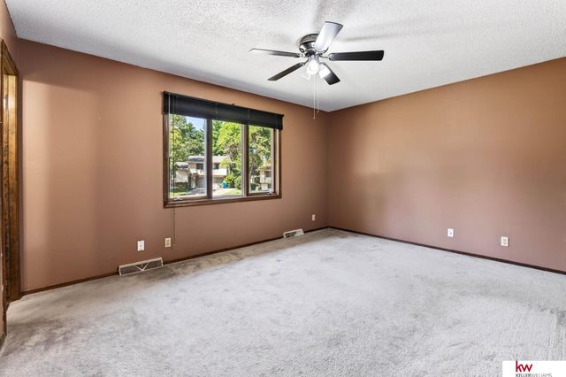 6826 S 73rd Avenue, Ralston, NE 68127
