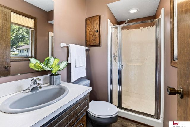 6826 S 73rd Avenue, Ralston, NE 68127