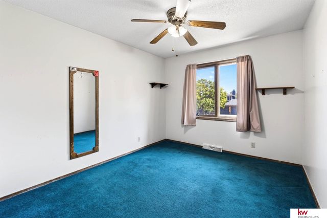 6826 S 73rd Avenue, Ralston, NE 68127