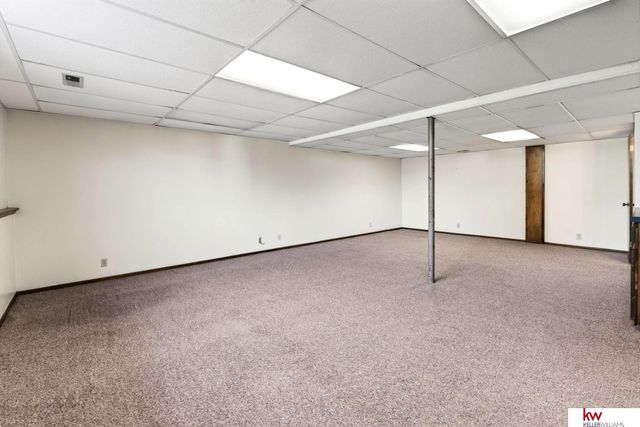 6826 S 73rd Avenue, Ralston, NE 68127