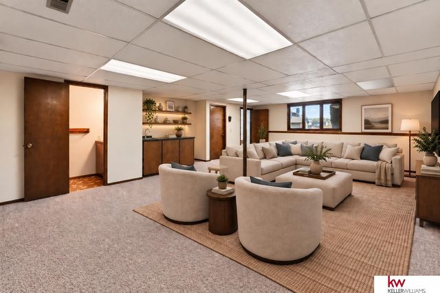 6826 S 73rd Avenue, Ralston, NE 68127