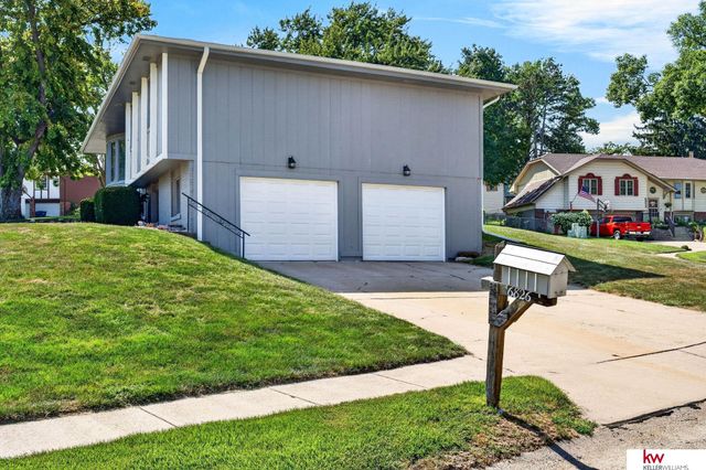 6826 S 73rd Avenue, Ralston, NE 68127