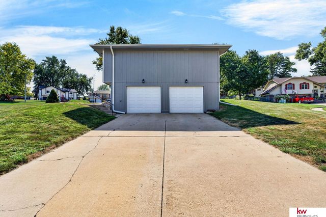 6826 S 73rd Avenue, Ralston, NE 68127