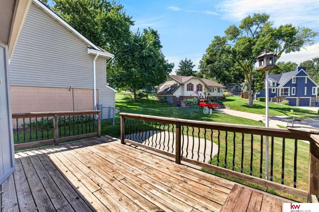 6826 S 73rd Avenue, Ralston, NE 68127