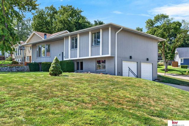 6826 S 73rd Avenue, Ralston, NE 68127
