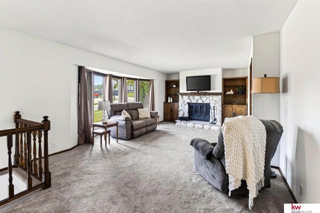 6826 S 73rd Avenue, Ralston, NE 68127