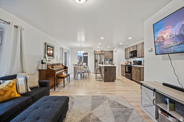 1698 S FREESTONE BLVD, Santaquin, UT 84655