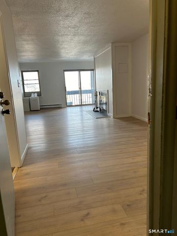 90 Kane Street C1, West Hartford, CT 06119