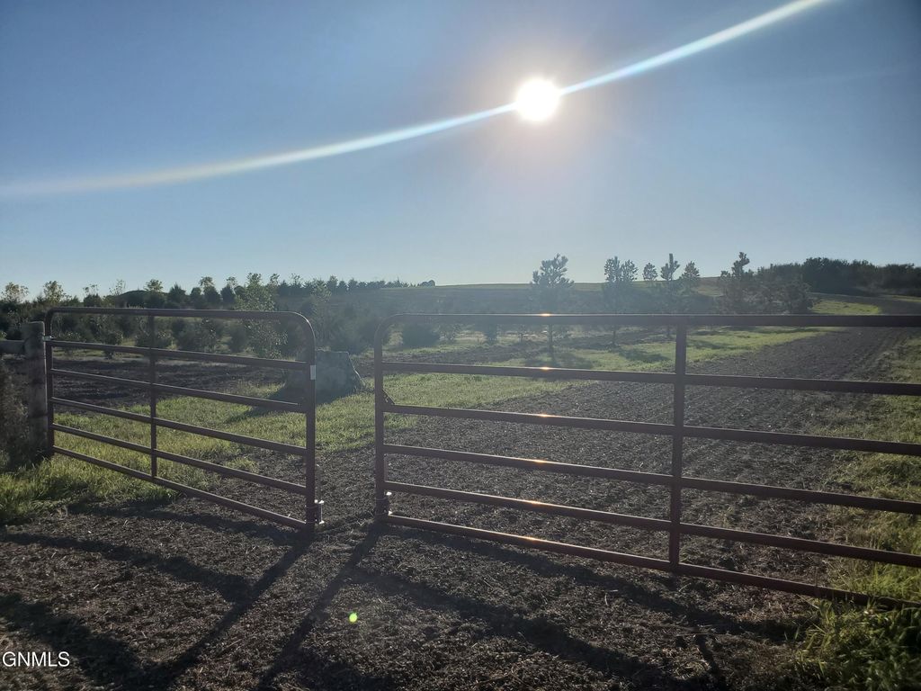 6851 2nd Avenue SW, Hazelton, ND 58544 photo 13