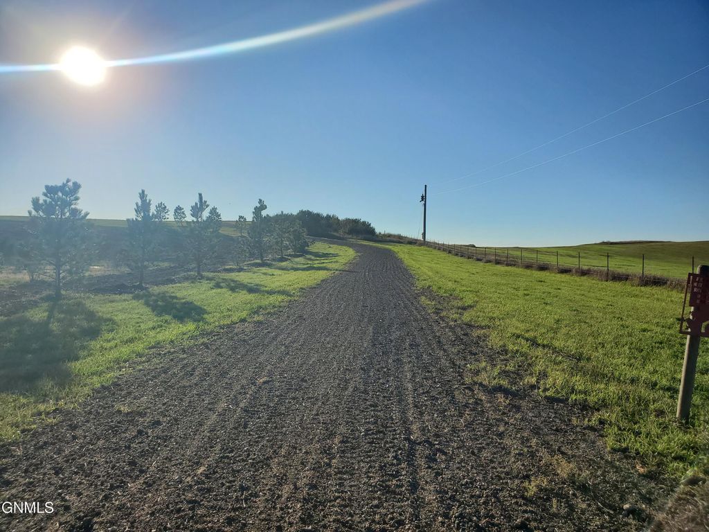 6851 2nd Avenue SW, Hazelton, ND 58544 photo 4