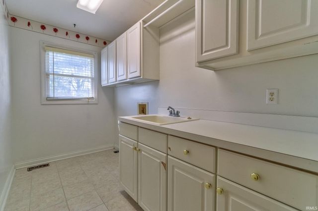 4433 Foxmoor Drive, Newburgh, IN 47630