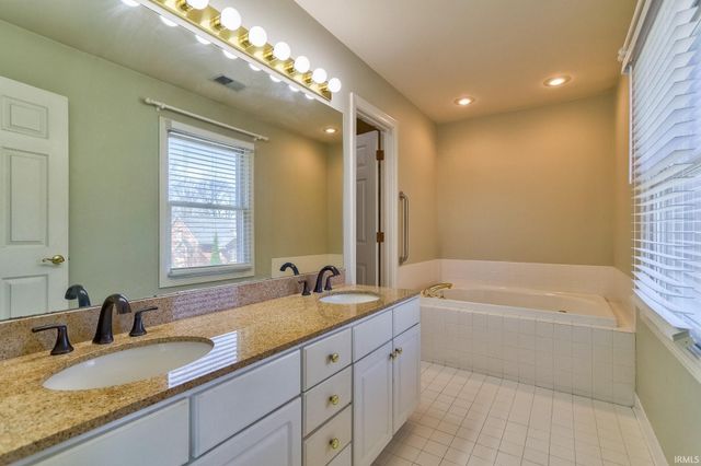 4433 Foxmoor Drive, Newburgh, IN 47630