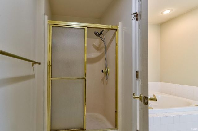 4433 Foxmoor Drive, Newburgh, IN 47630