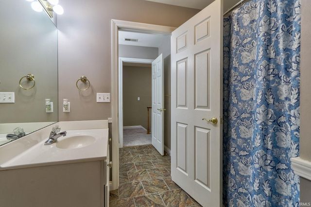 4433 Foxmoor Drive, Newburgh, IN 47630